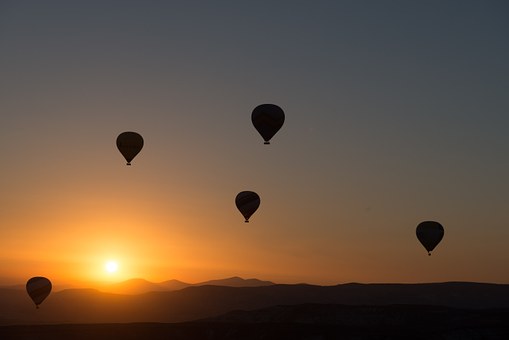 hot-air-ballooning-436442__340.jpg