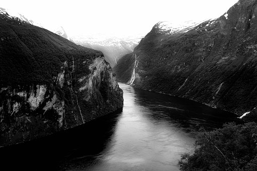 body-of-water-3136049__340.jpg