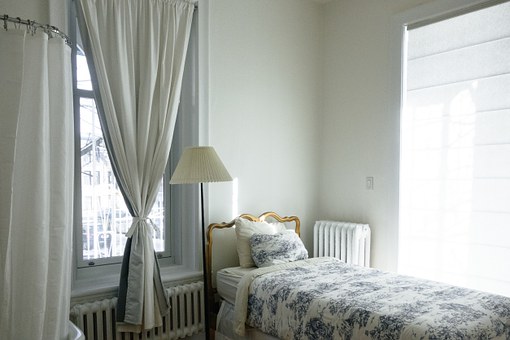 bedroom-690129__340.jpg