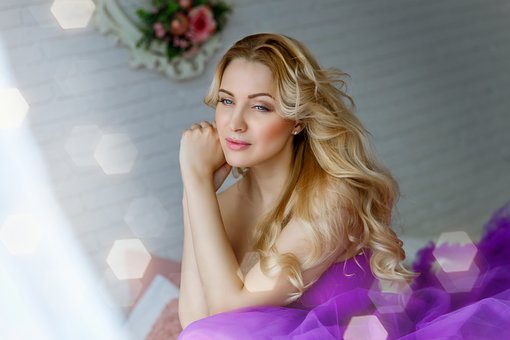 woman-3303689__340.jpg