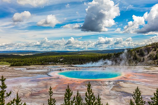 yellowstone-4319675__340.jpg