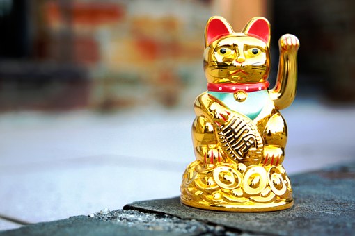 maneki-neko-453120__340.jpg