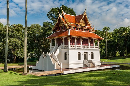 buddhist-temple-complex-thailand-1768876__340.jpg