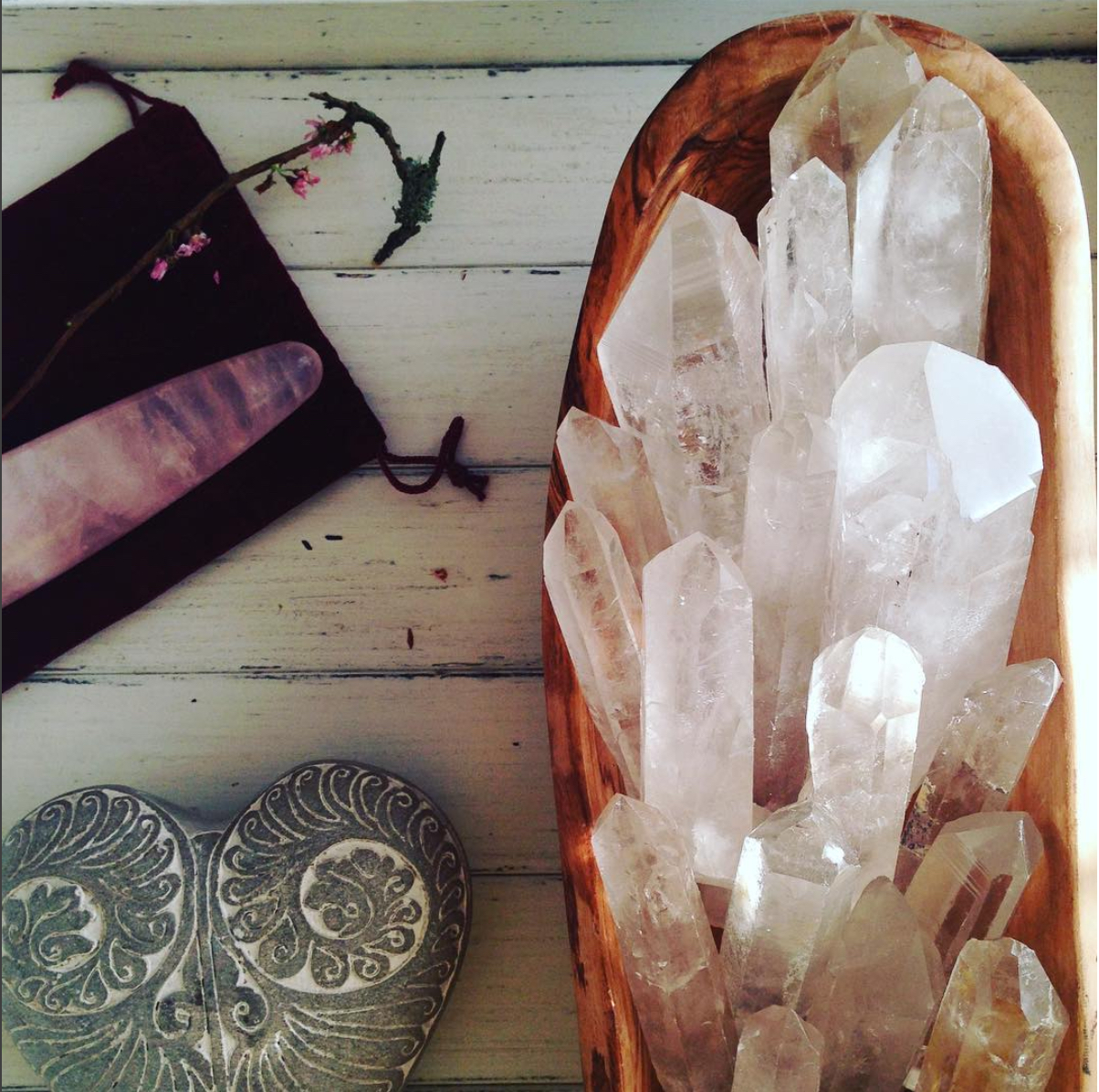 feng-shui-clear-crystals-altar.jpg